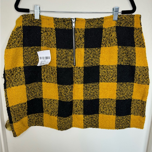 NWT Black & Yellow Plaid Mini Skirt - Picture 2 of 6